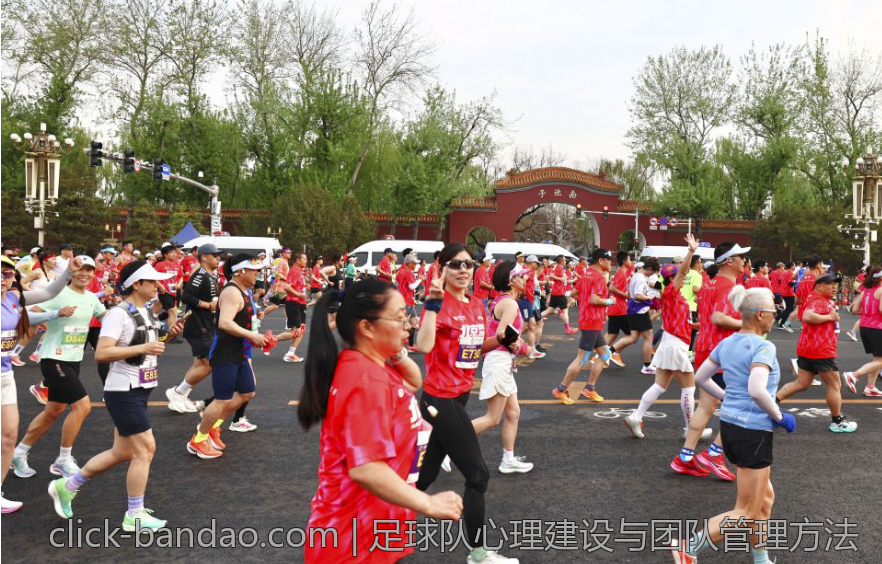 足球队心理建设与团队管理方法