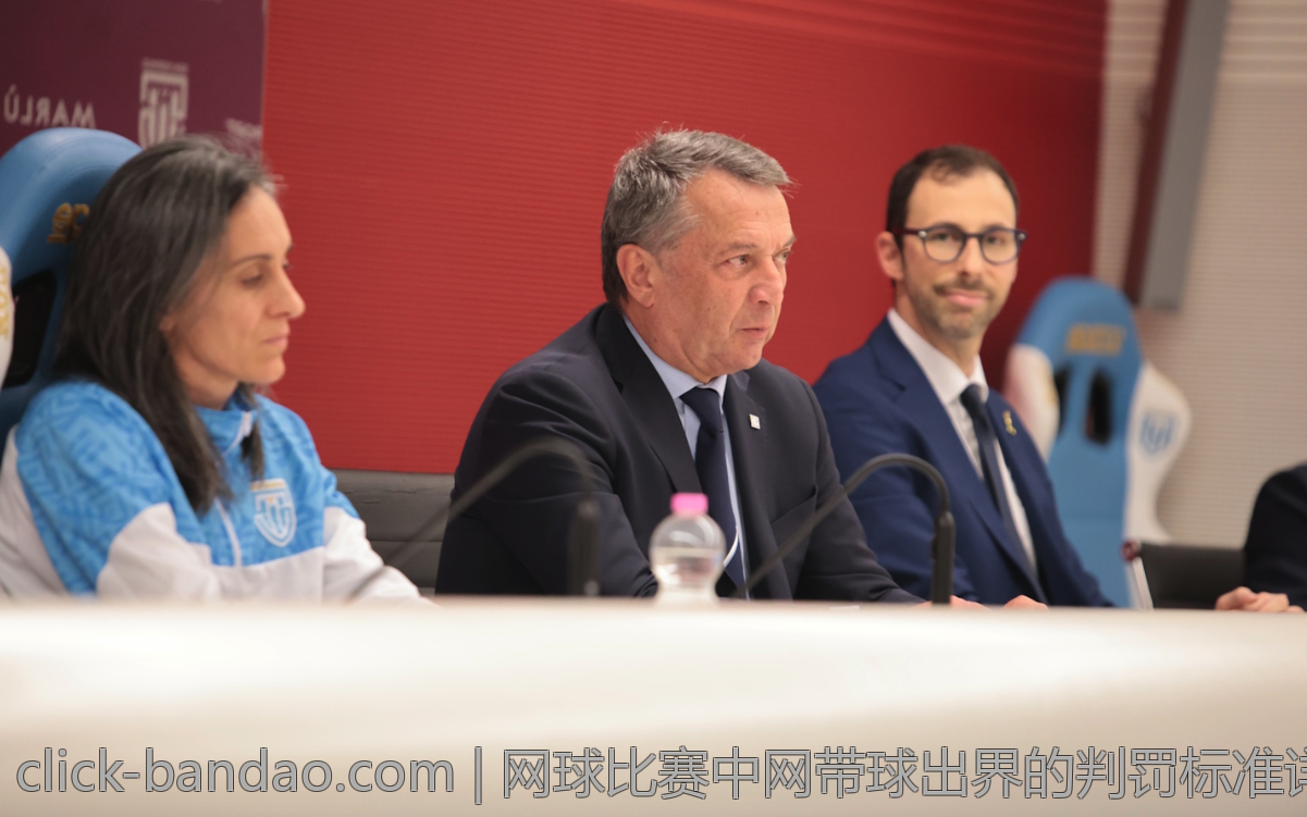 网球比赛中网带球出界的判罚标准详解与争议分析